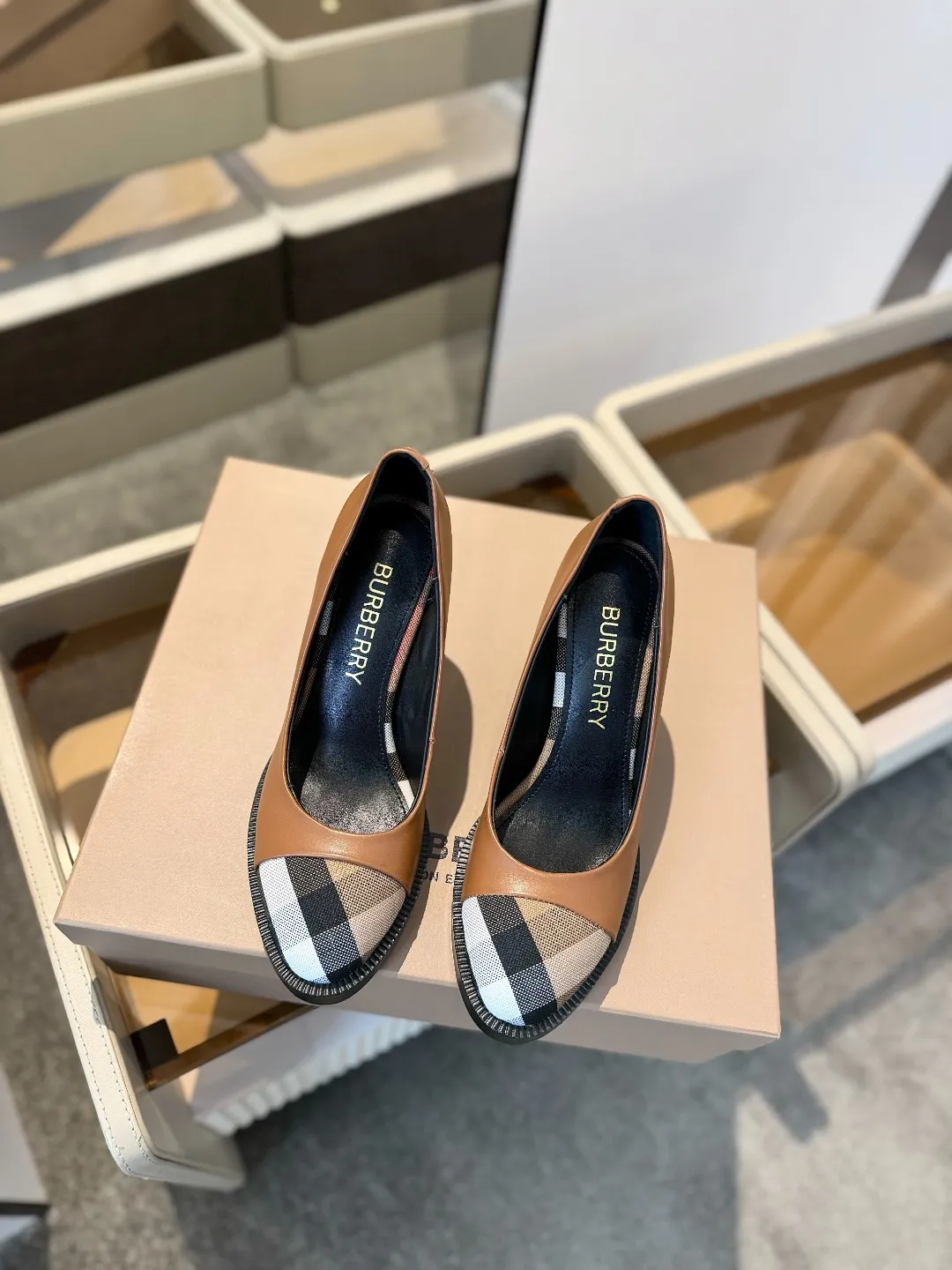 25 Exclusive Vintage Elegant High Heels