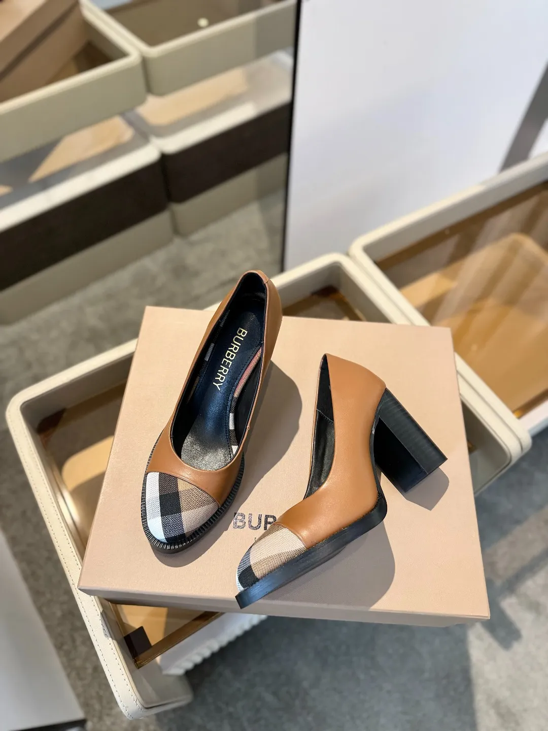 25 Exclusive Vintage Elegant High Heels