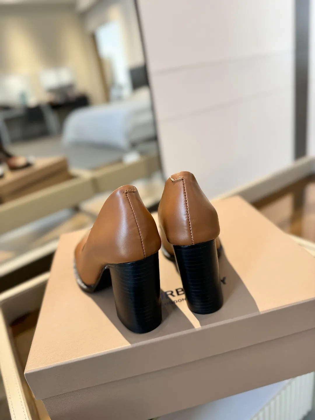 25 Exclusive Vintage Elegant High Heels