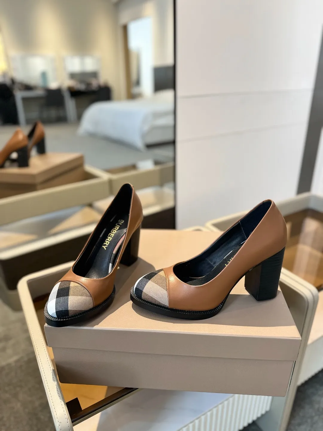 25 Exclusive Vintage Elegant High Heels