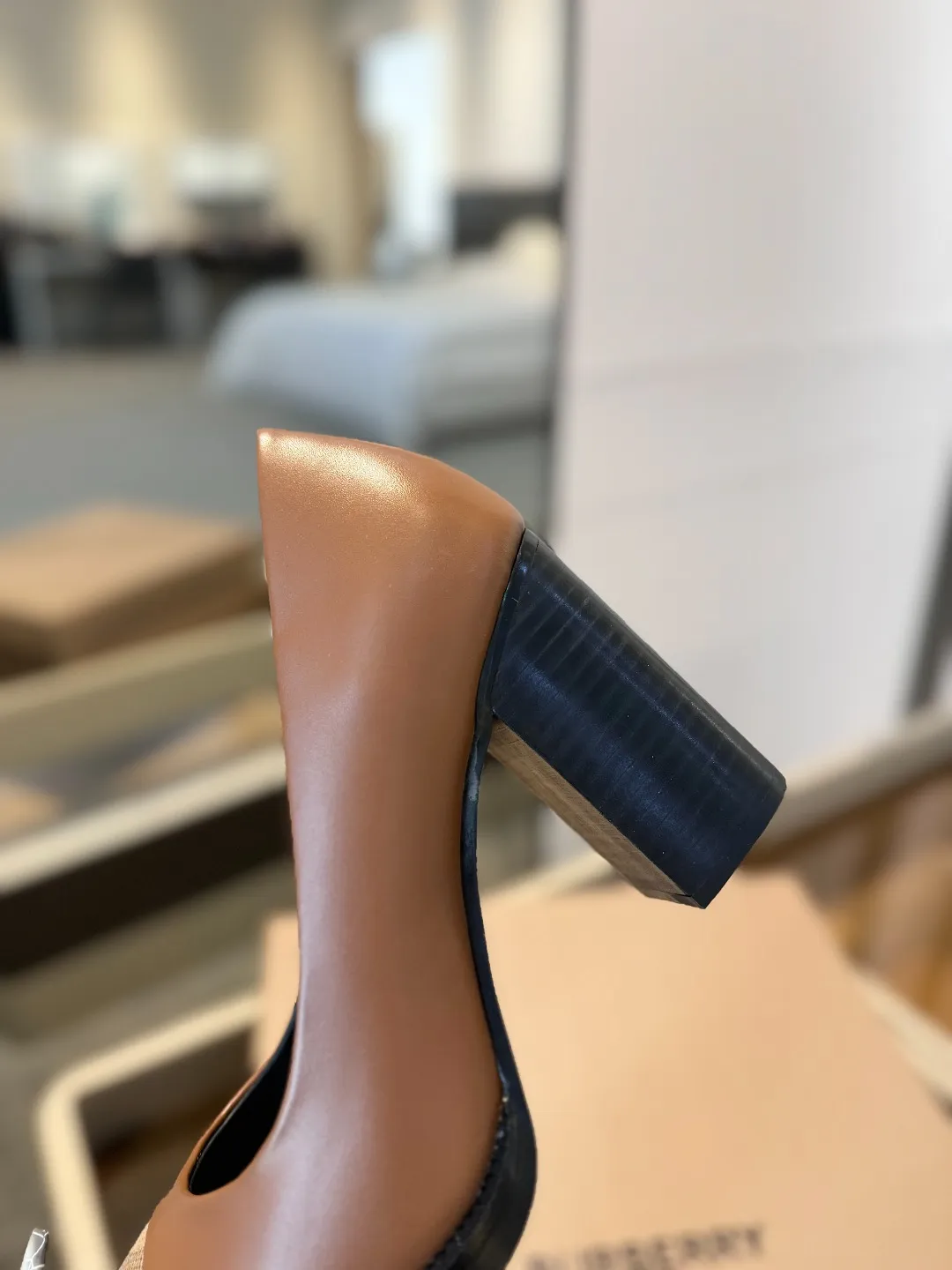 25 Exclusive Vintage Elegant High Heels