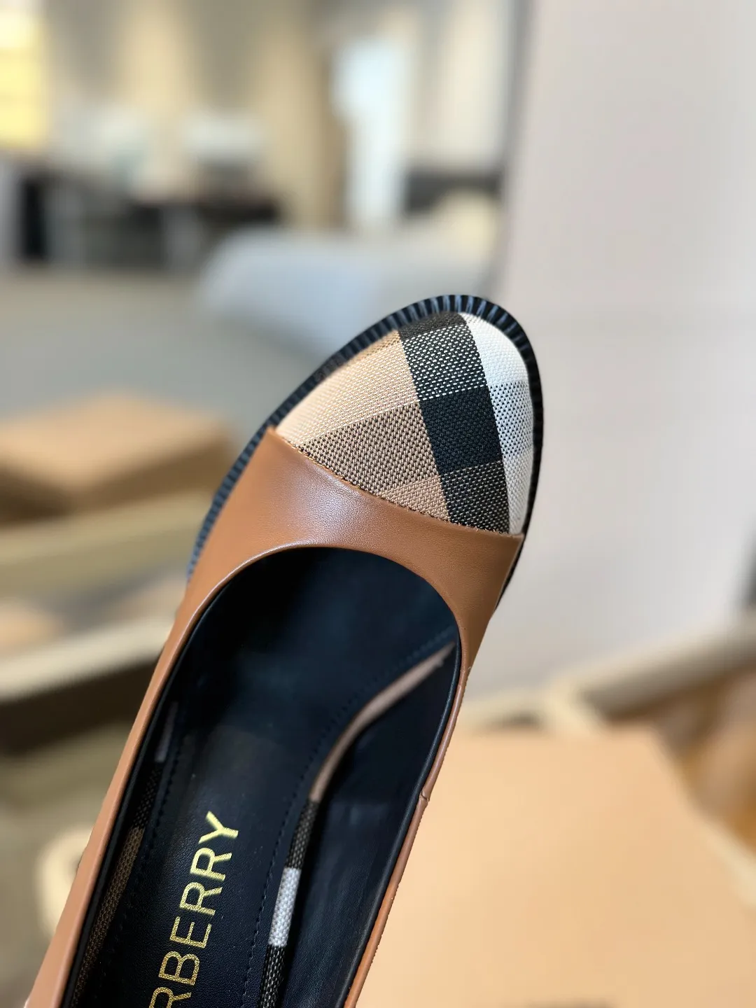 25 Exclusive Vintage Elegant High Heels