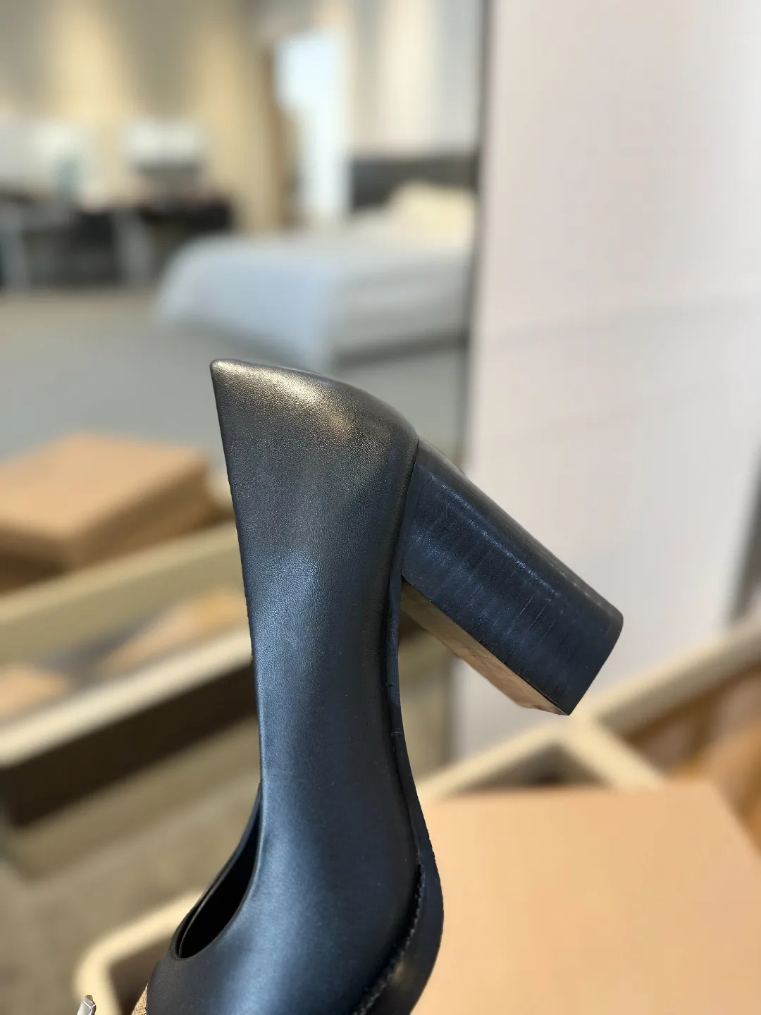 25 Exclusive Vintage Elegant High Heels