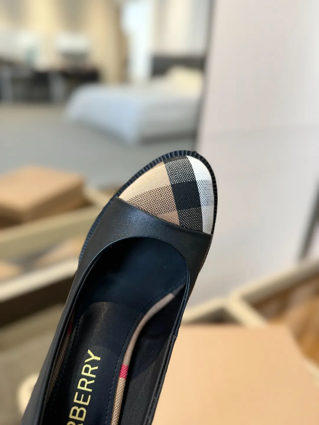 25 Exclusive Vintage Elegant High Heels