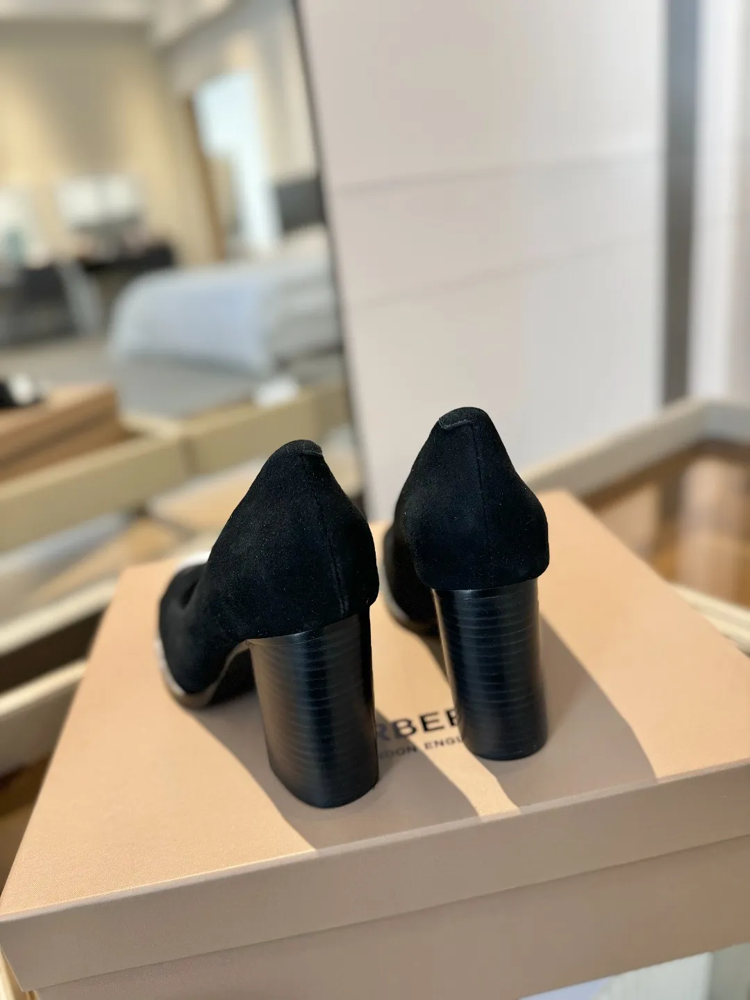 25 Exclusive Vintage Elegant High Heels