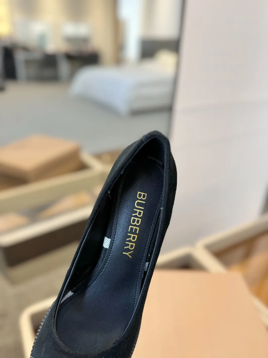 25 Exclusive Vintage Elegant High Heels