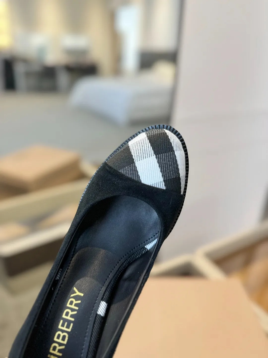 25 Exclusive Vintage Elegant High Heels