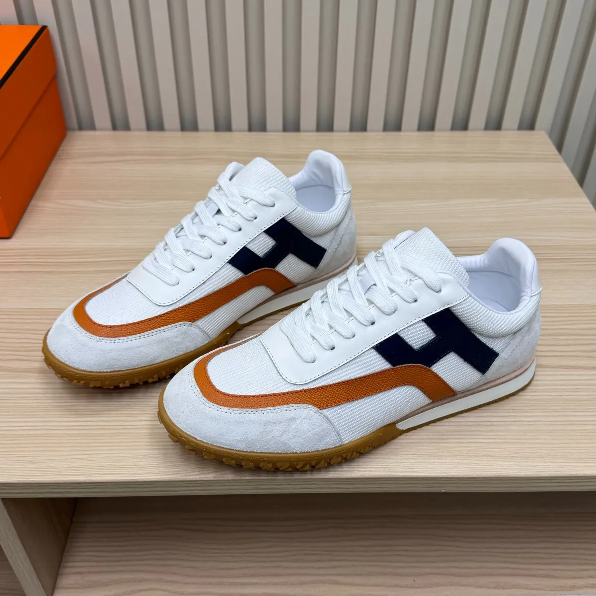 25 new fashion contrast color design women's sports shoes