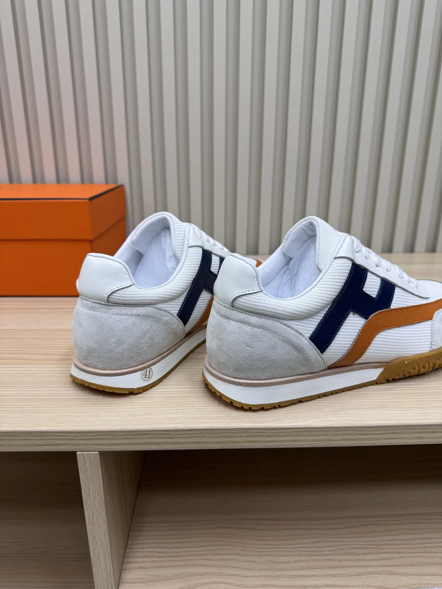 25 new fashion contrast color design women's sports shoes