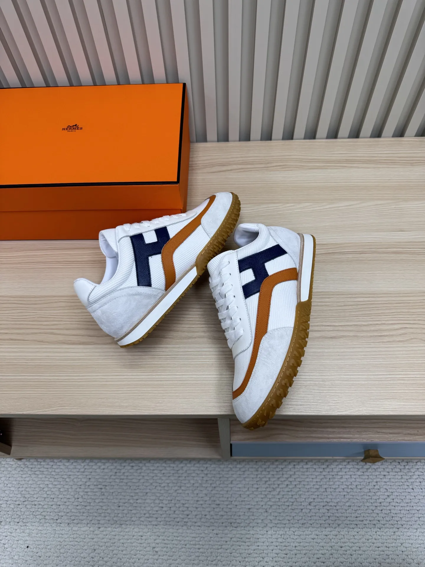 25 new fashion contrast color design women's sports shoes