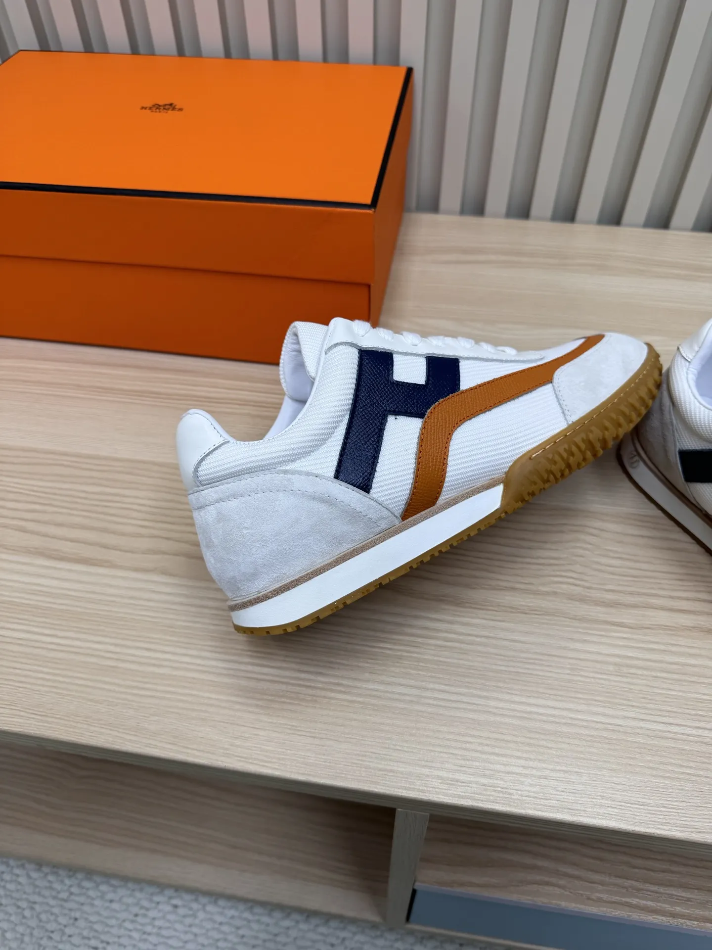 25 new fashion contrast color design women's sports shoes