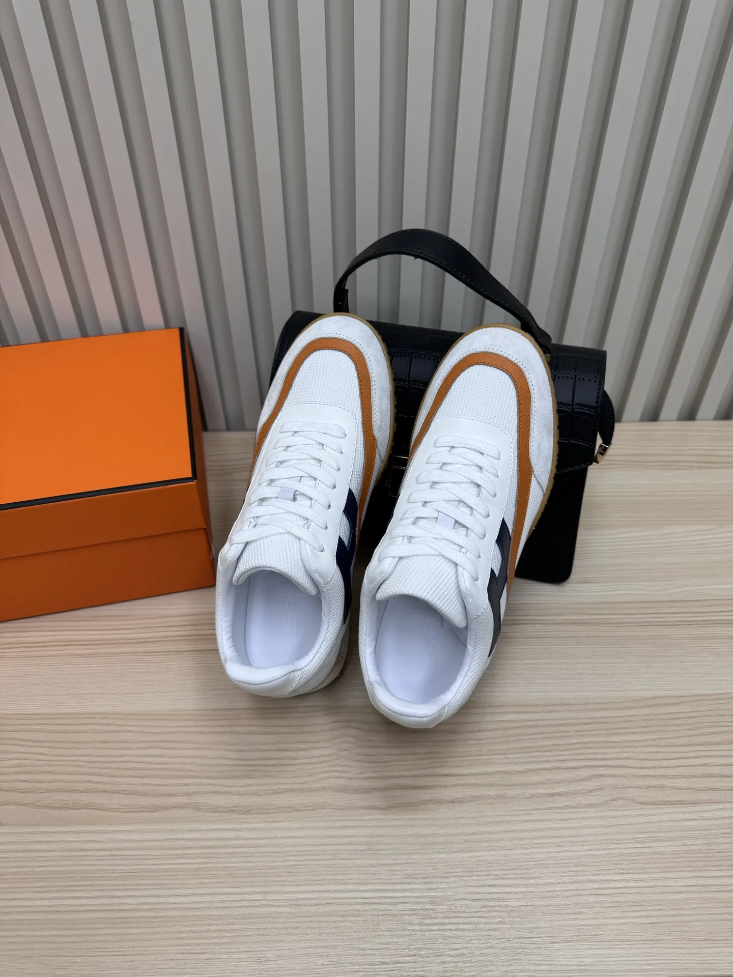 25 new fashion contrast color design women's sports shoes