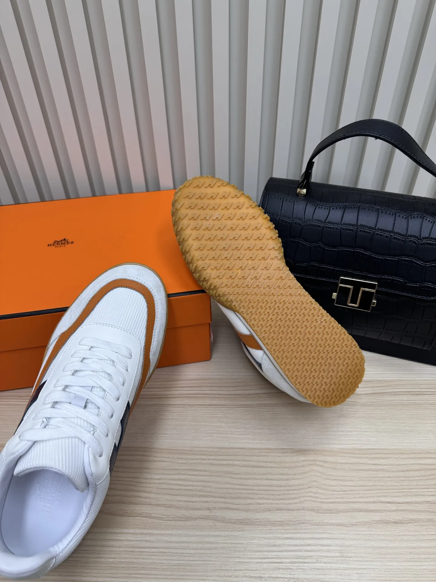 25 new fashion contrast color design women's sports shoes