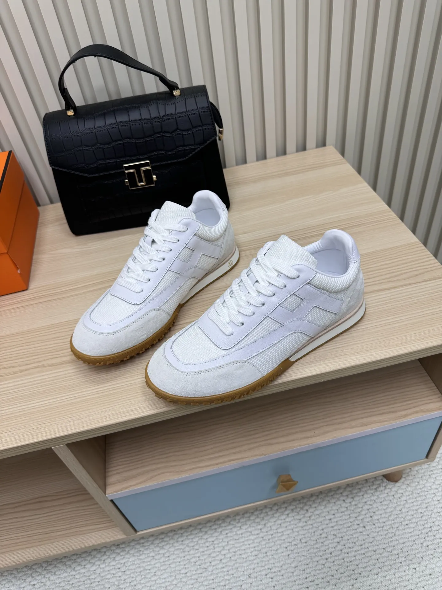 25 new fashion contrast color design women's sports shoes