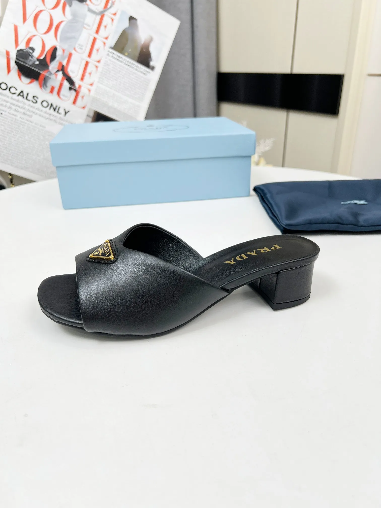 25 New Triangle Buckle Leather High Heel Slippers