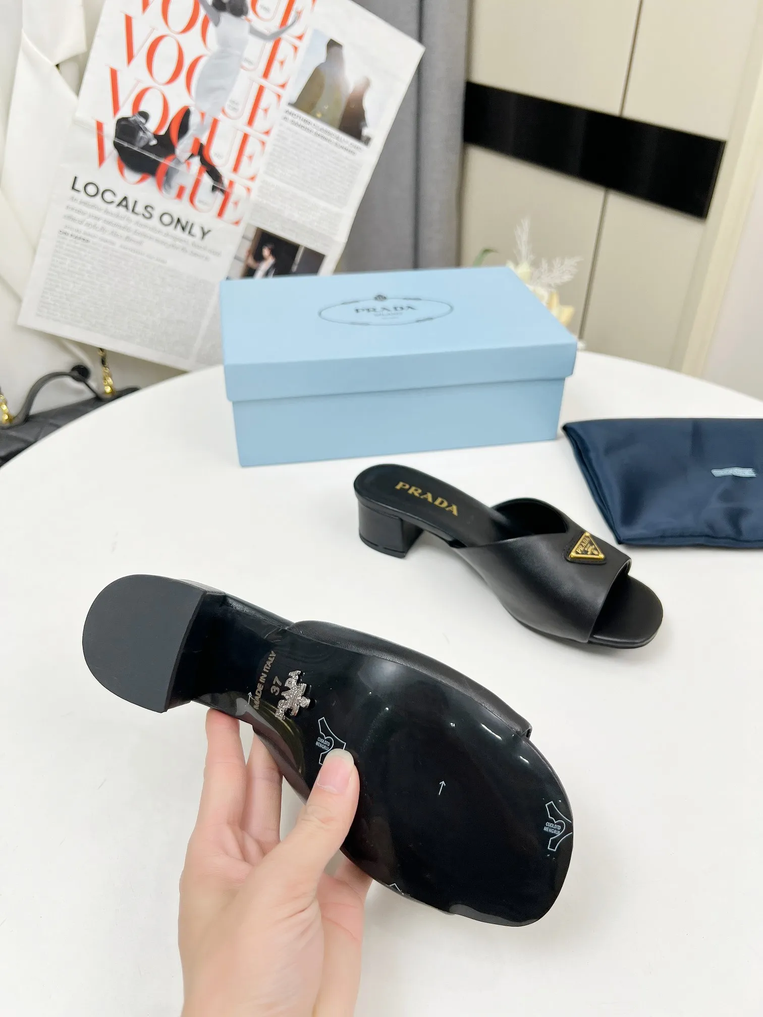 25 New Triangle Buckle Leather High Heel Slippers