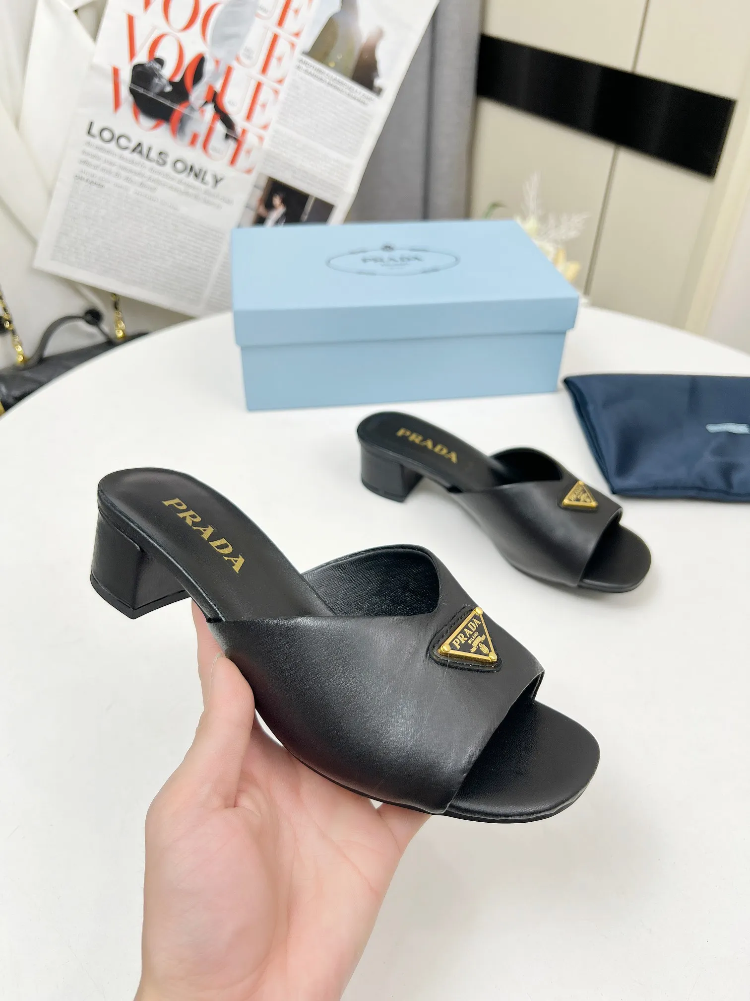 25 New Triangle Buckle Leather High Heel Slippers