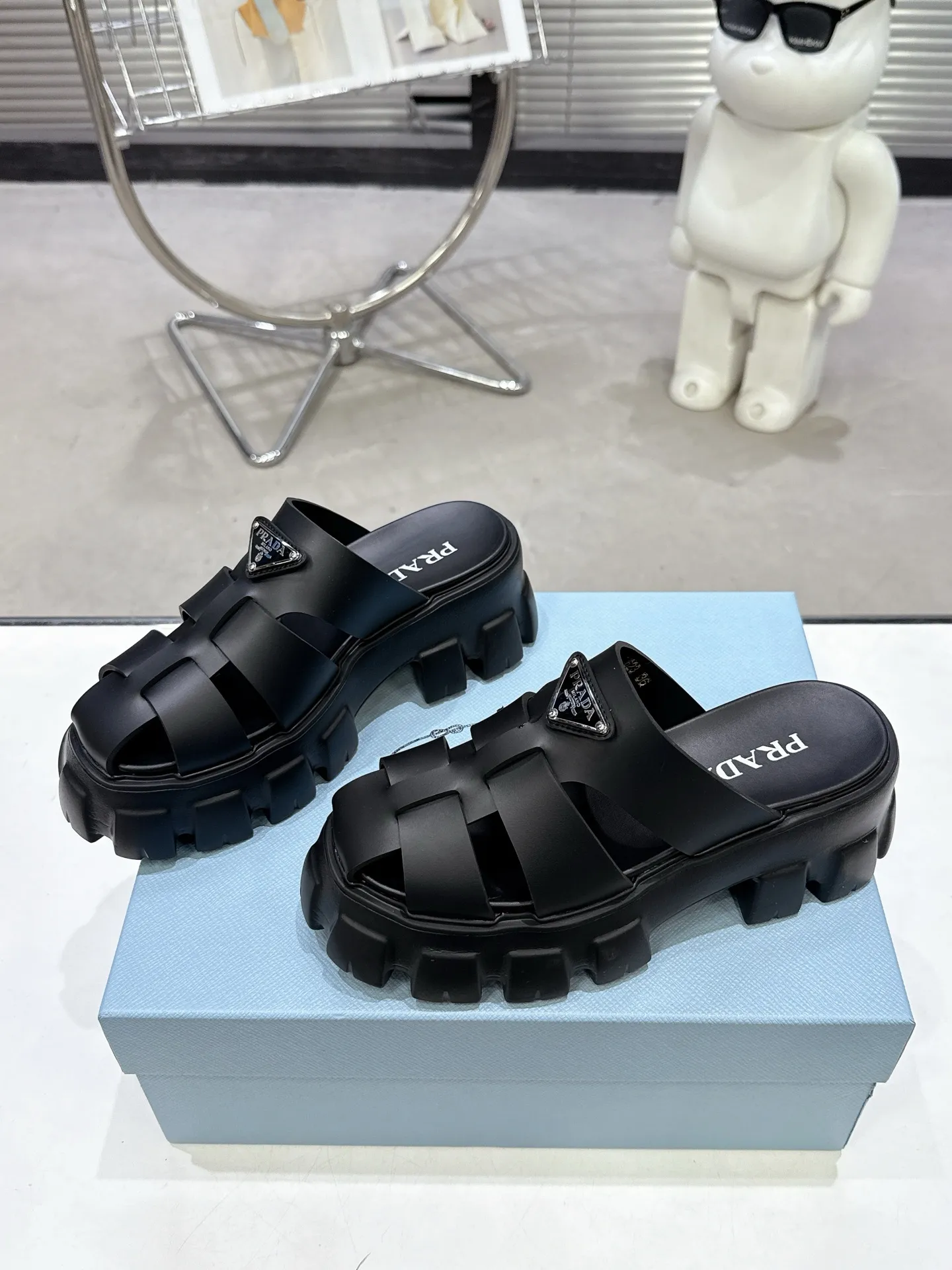 Triangle buckle serrated Roman thick-soled rubber foam ultra-light sandals