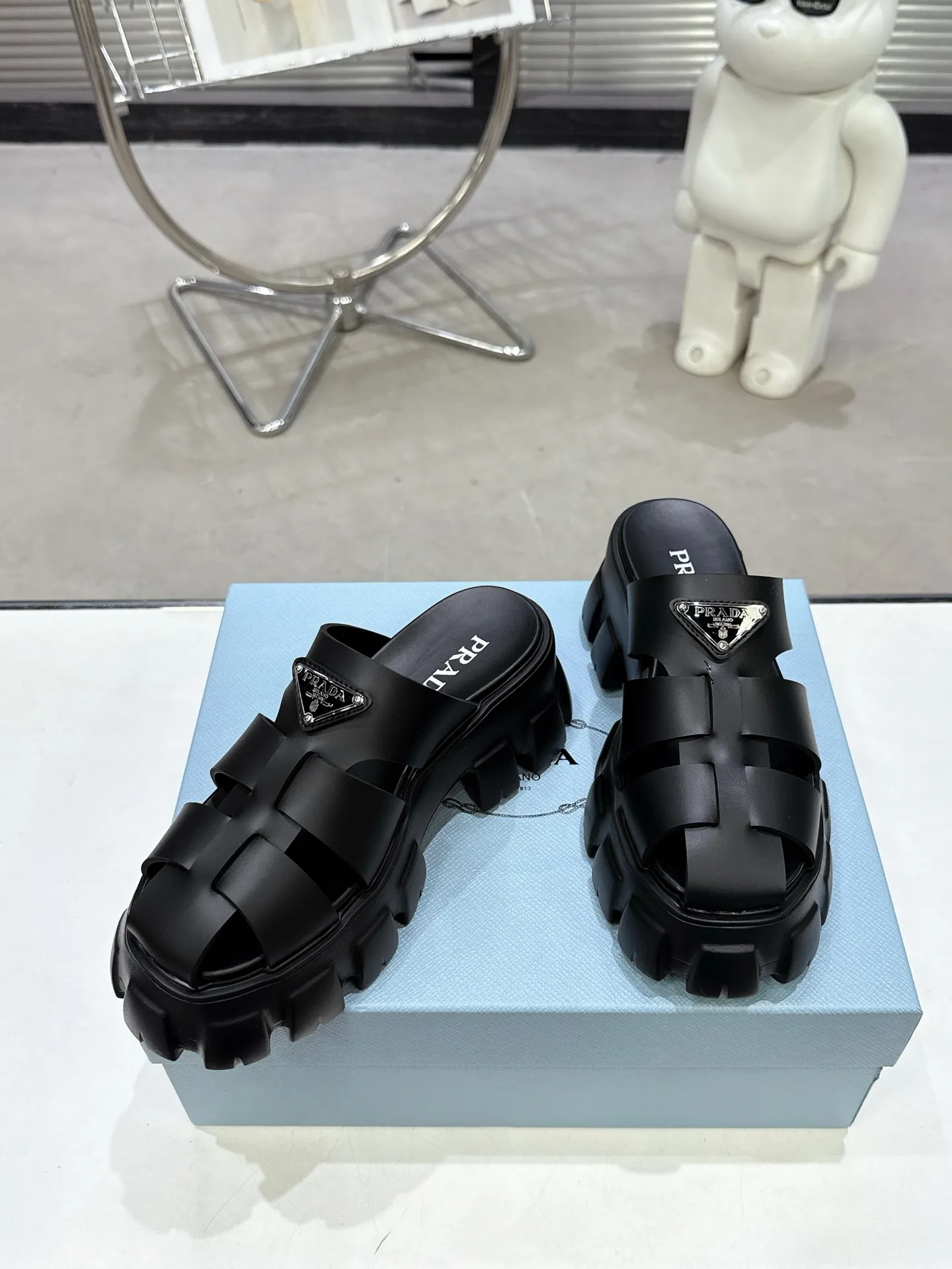 Triangle buckle serrated Roman thick-soled rubber foam ultra-light sandals