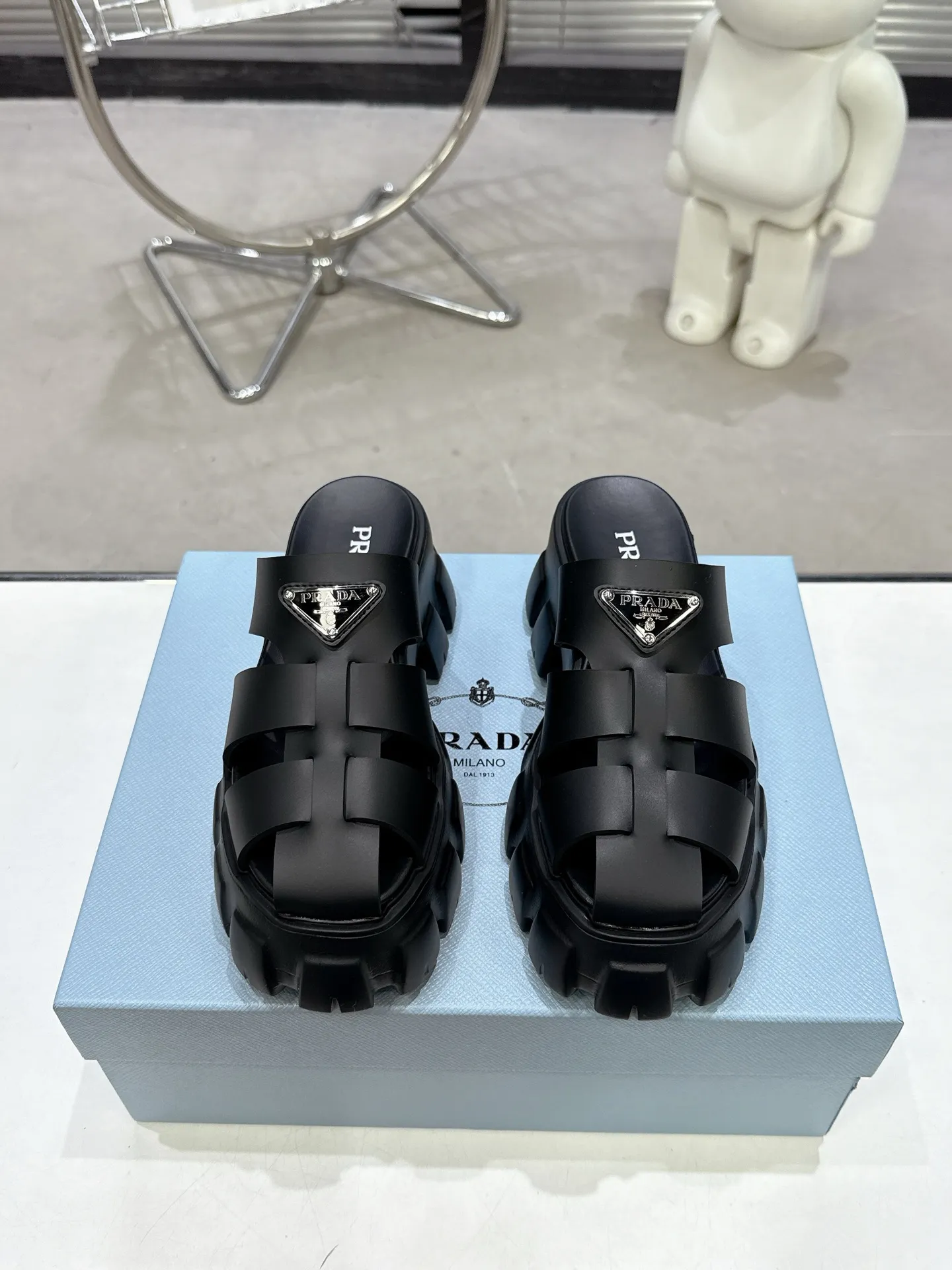 Triangle buckle serrated Roman thick-soled rubber foam ultra-light sandals