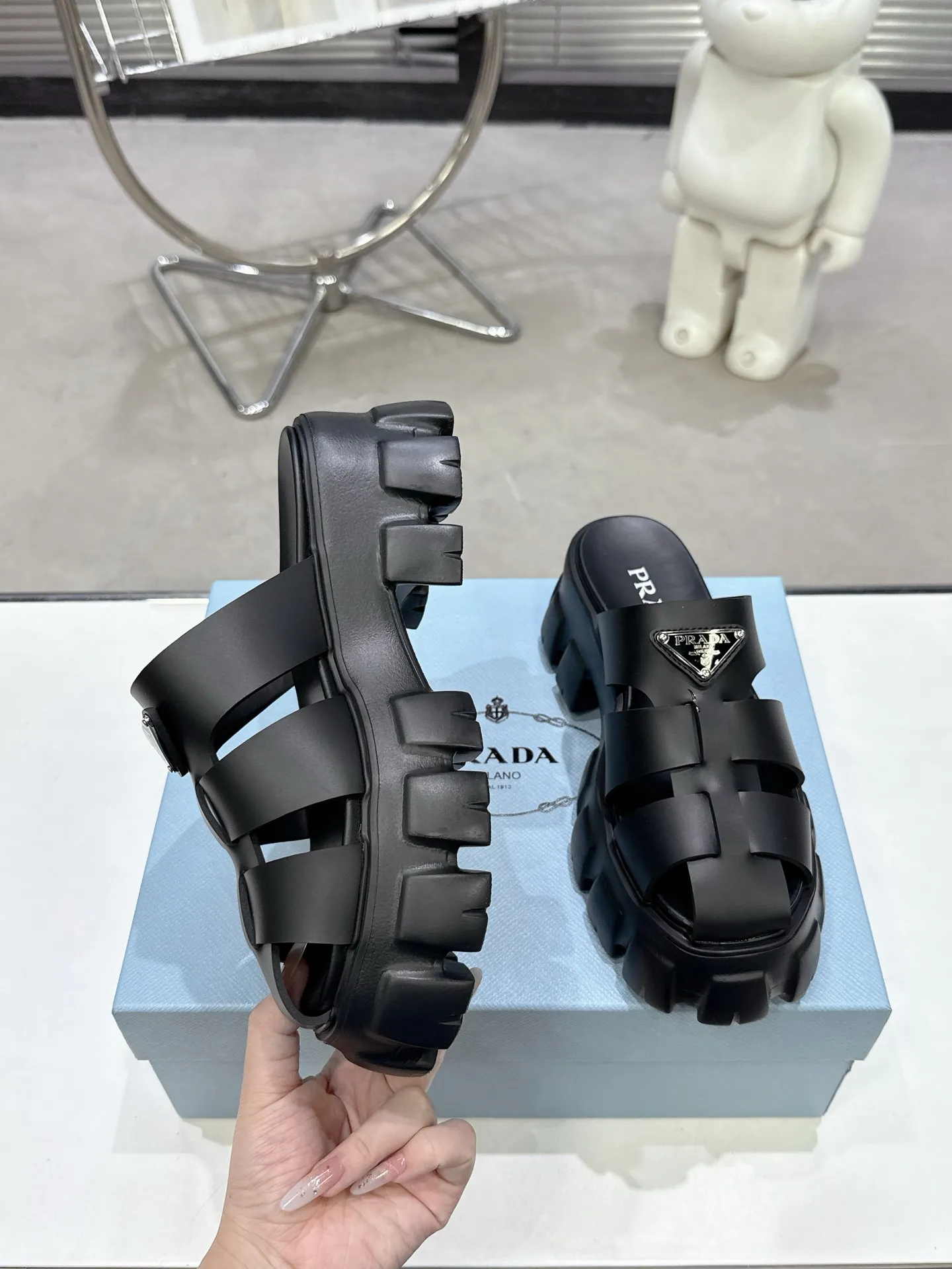 Triangle buckle serrated Roman thick-soled rubber foam ultra-light sandals