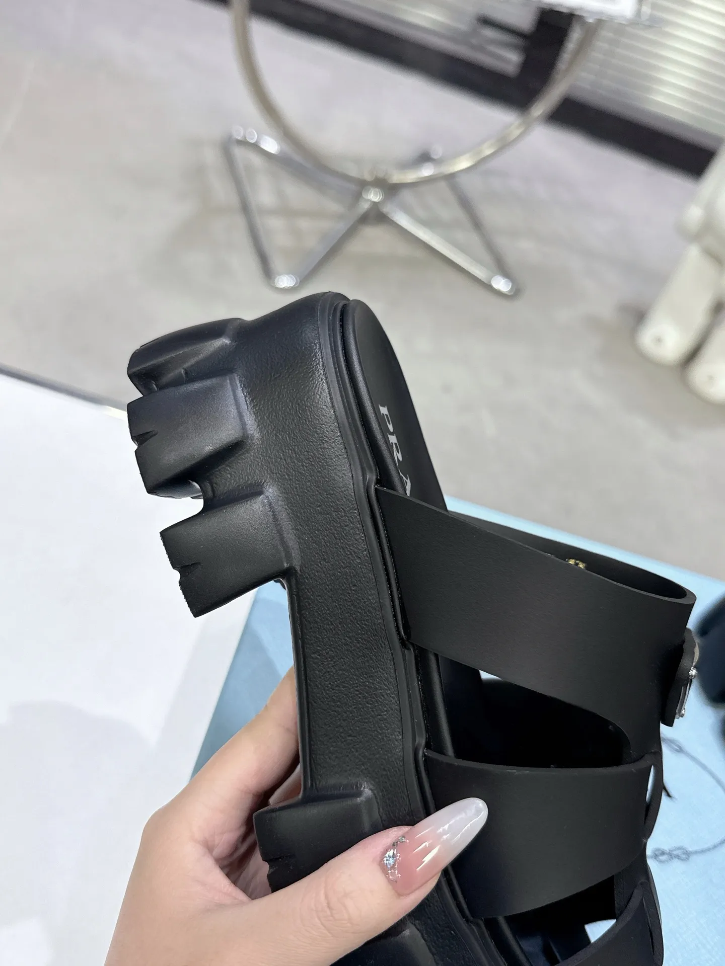 Triangle buckle serrated Roman thick-soled rubber foam ultra-light sandals