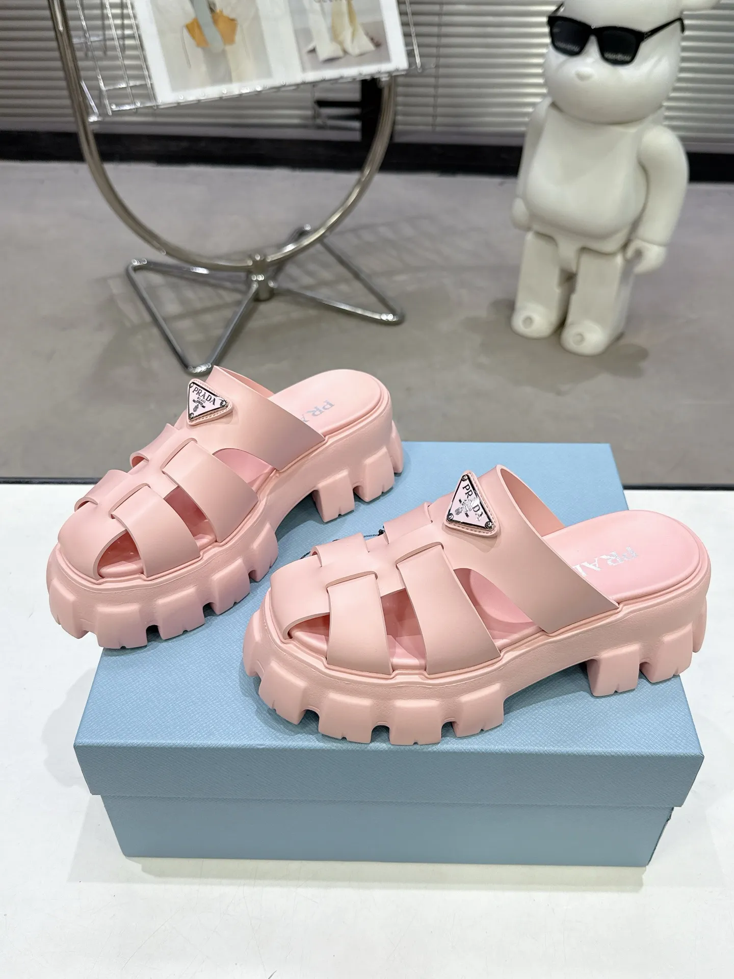 Triangle buckle serrated Roman thick-soled rubber foam ultra-light sandals