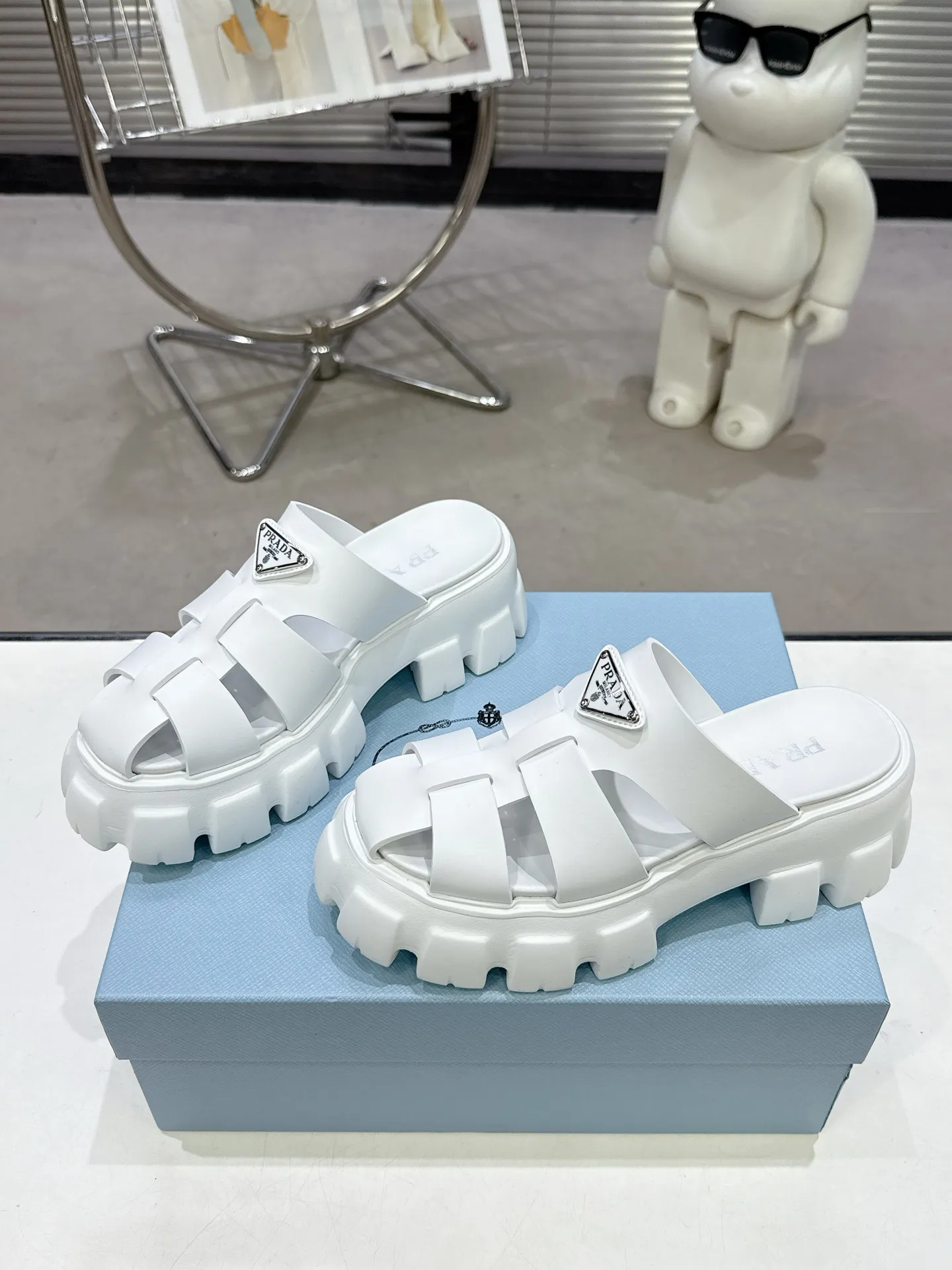 Triangle buckle serrated Roman thick-soled rubber foam ultra-light sandals