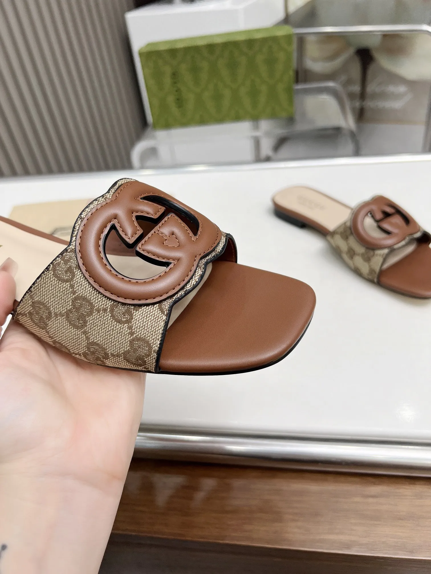 25 Ladies New Fashion Slippers