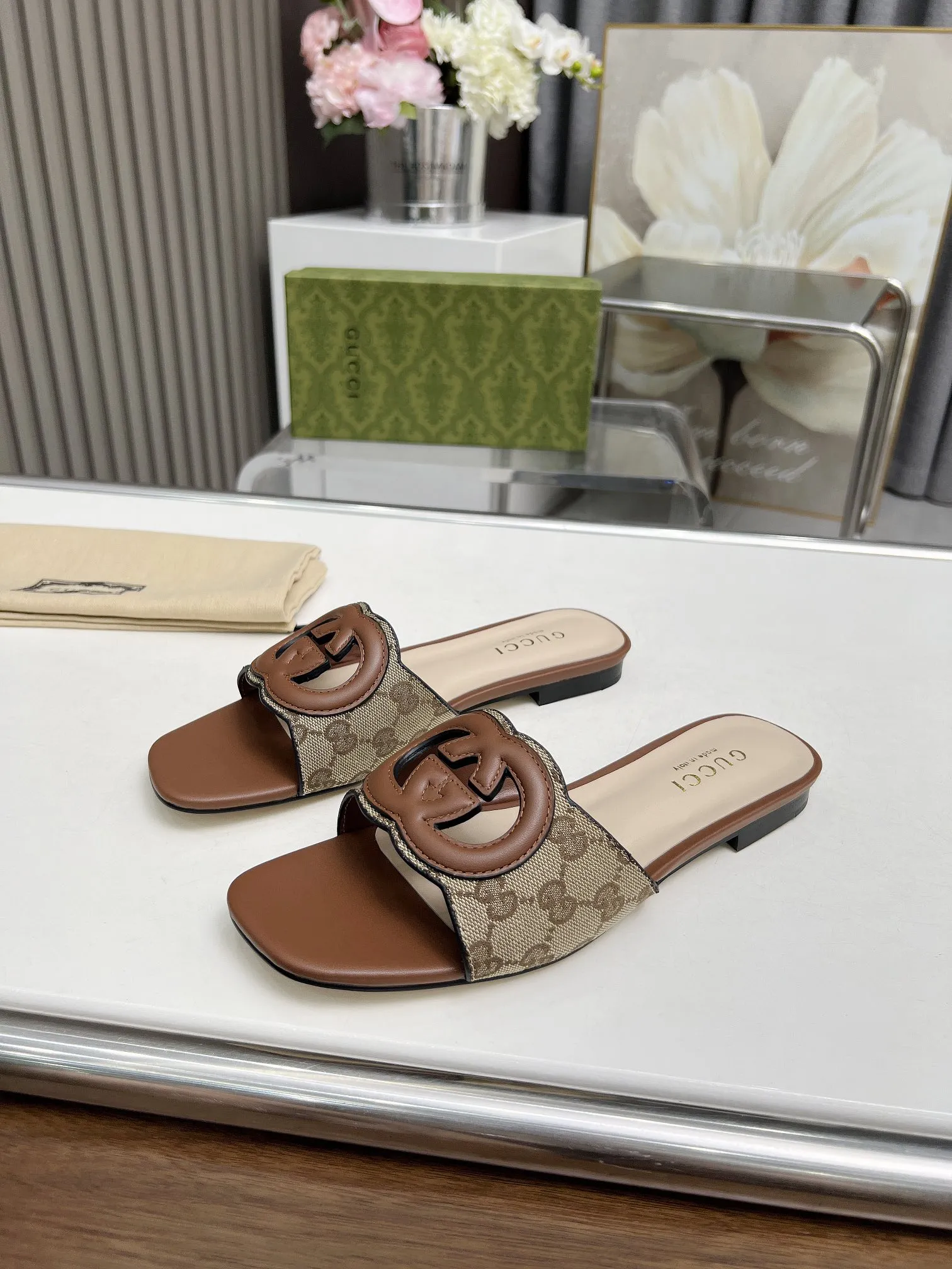 25 Ladies New Fashion Slippers