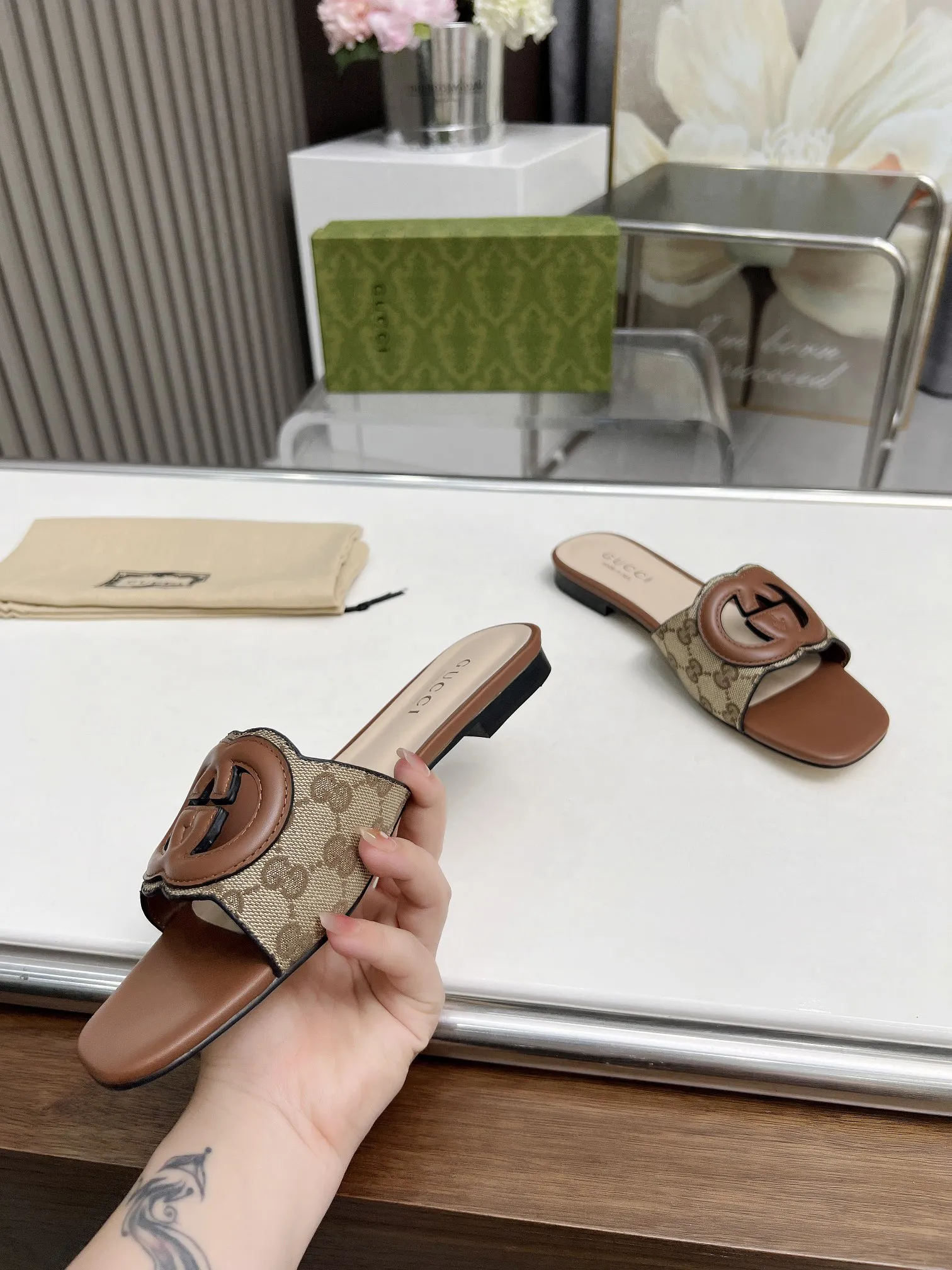 25 Ladies New Fashion Slippers