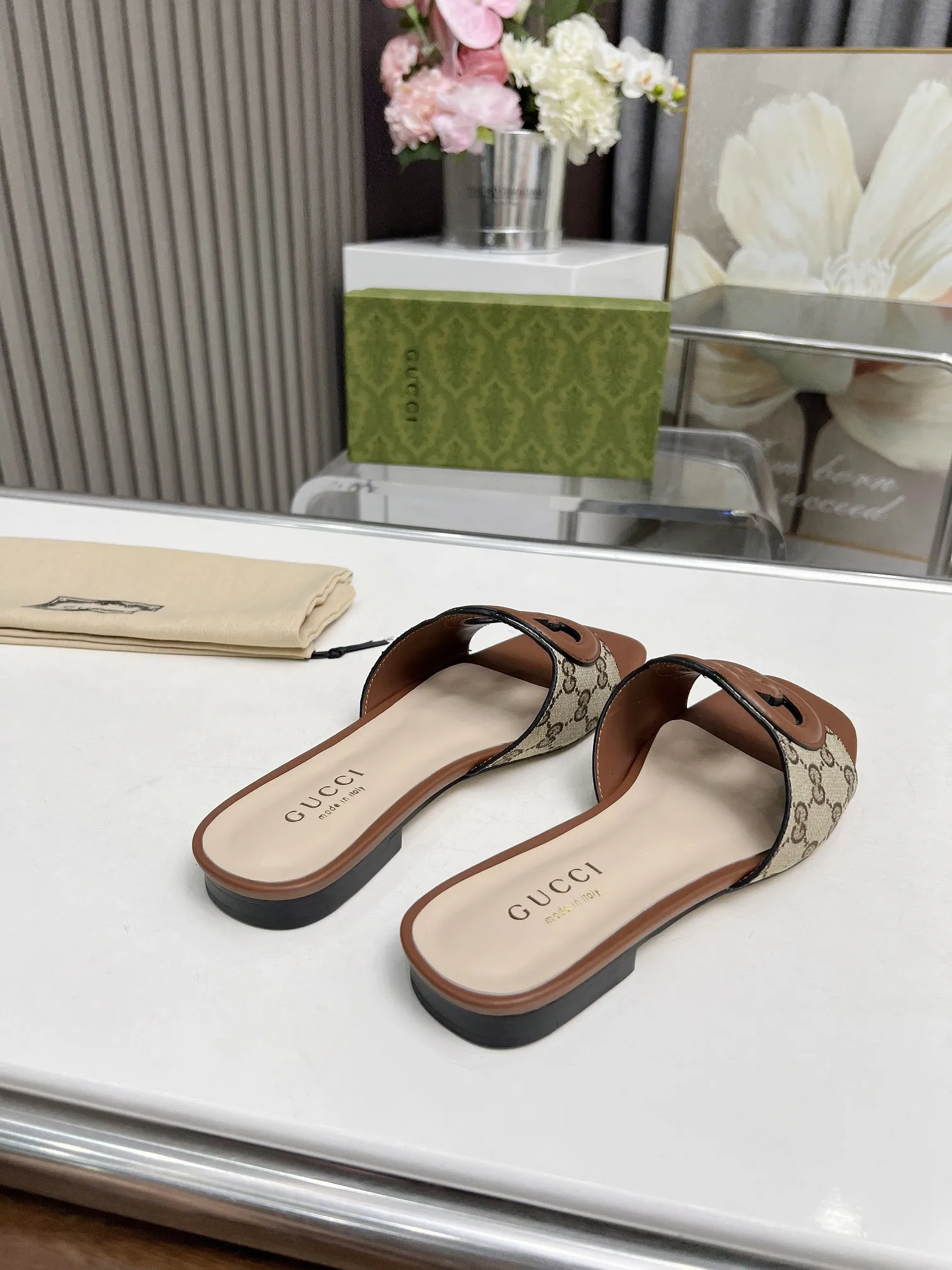 25 Ladies New Fashion Slippers