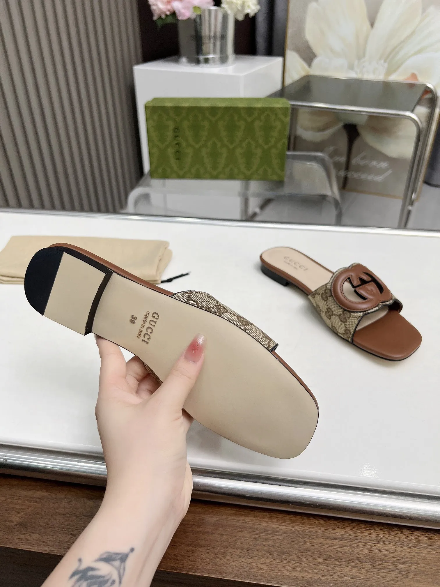 25 Ladies New Fashion Slippers