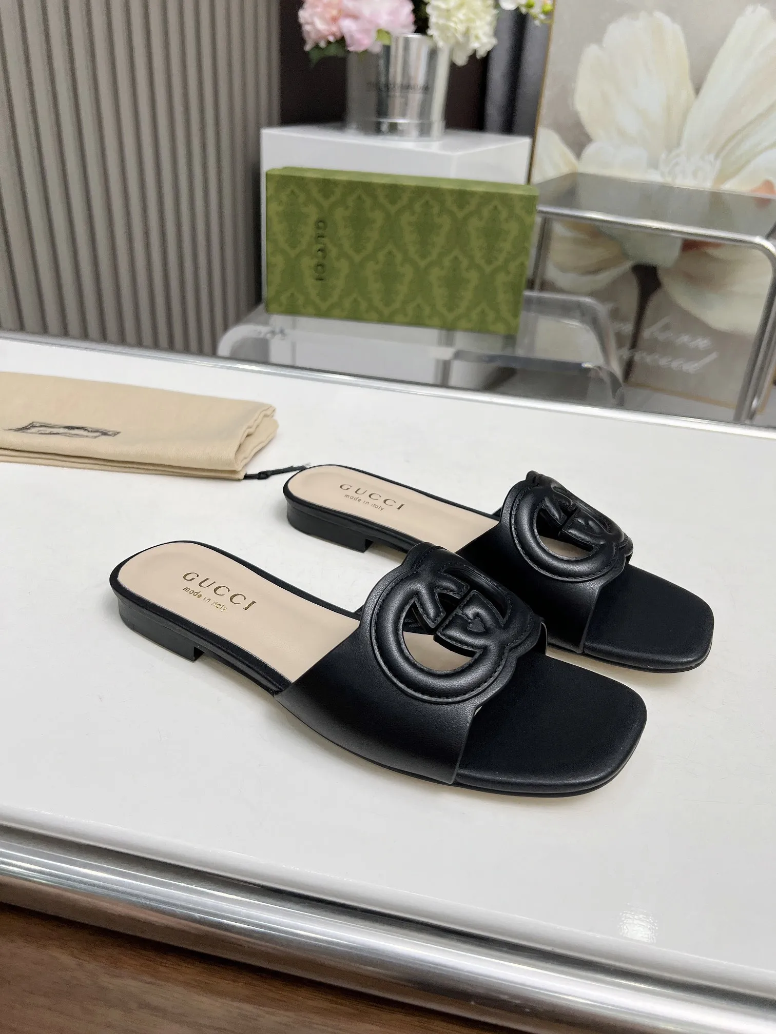 25 Ladies New Fashion Slippers