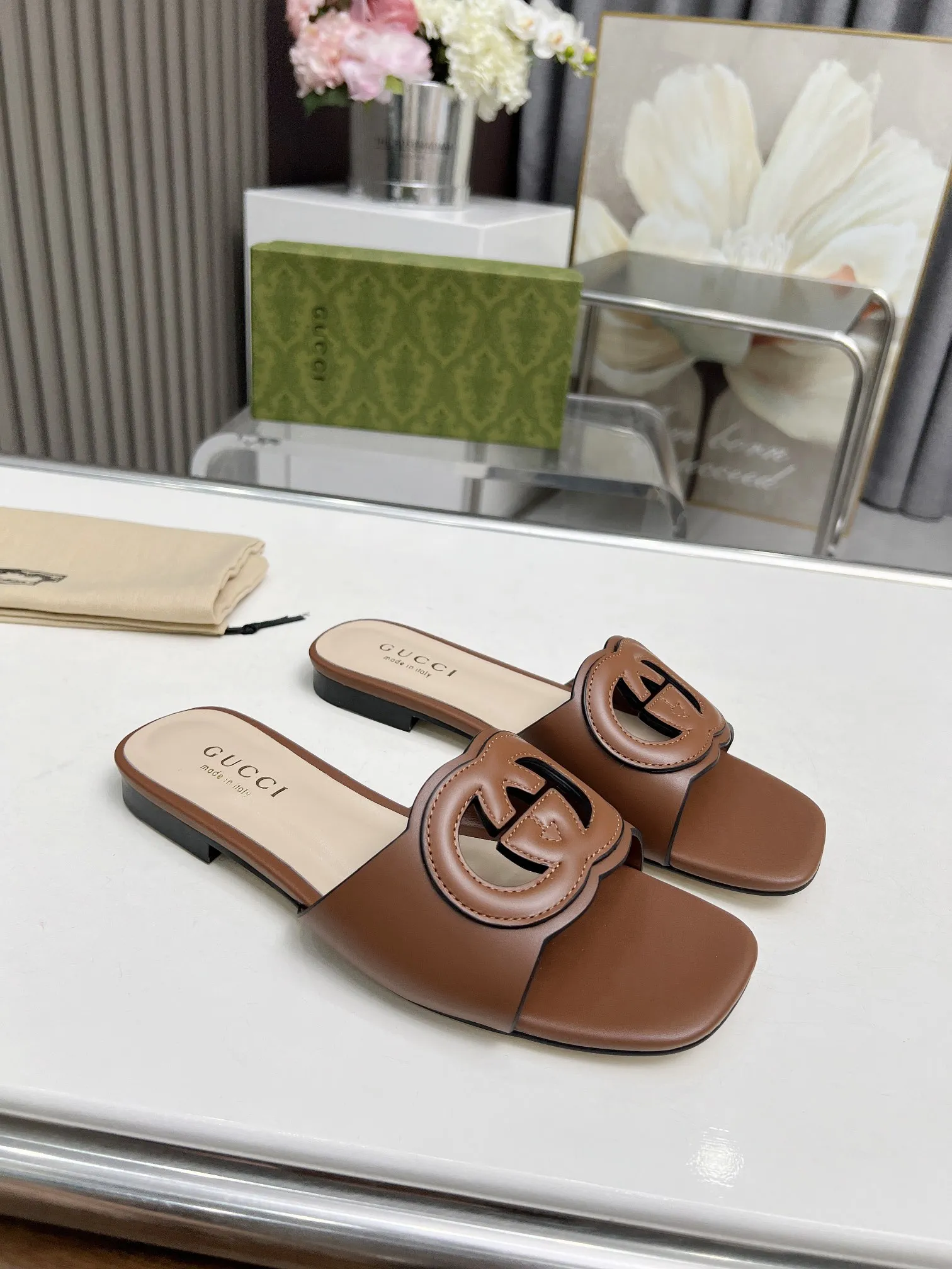 25 Ladies New Fashion Slippers