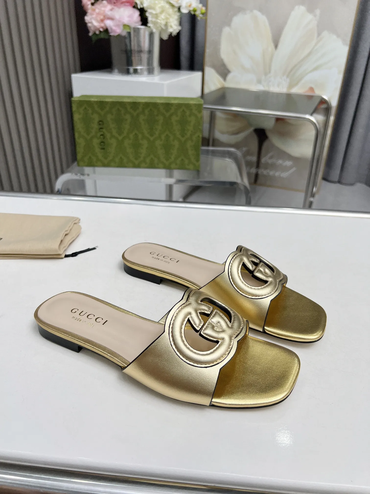 25 Ladies New Fashion Slippers