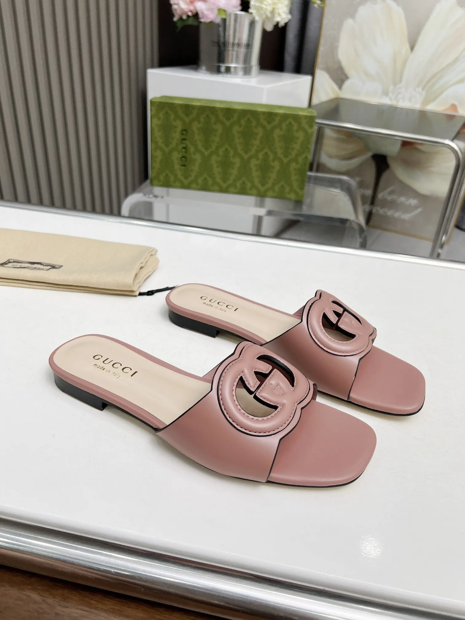 25 Ladies New Fashion Slippers