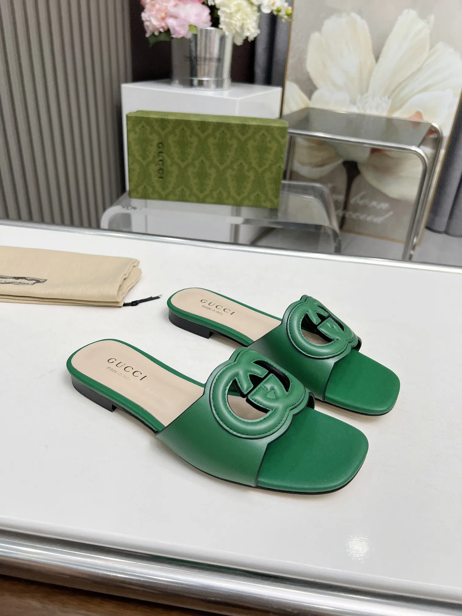 25 Ladies New Fashion Slippers