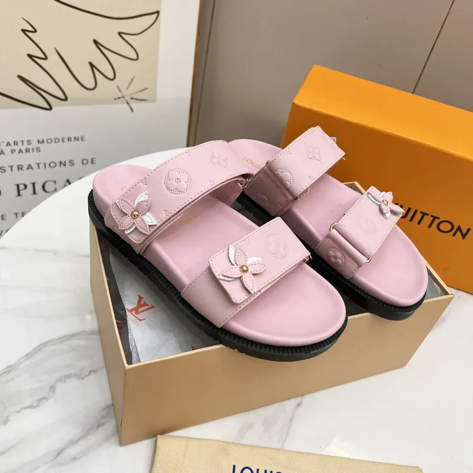 New fashion and versatile sandals