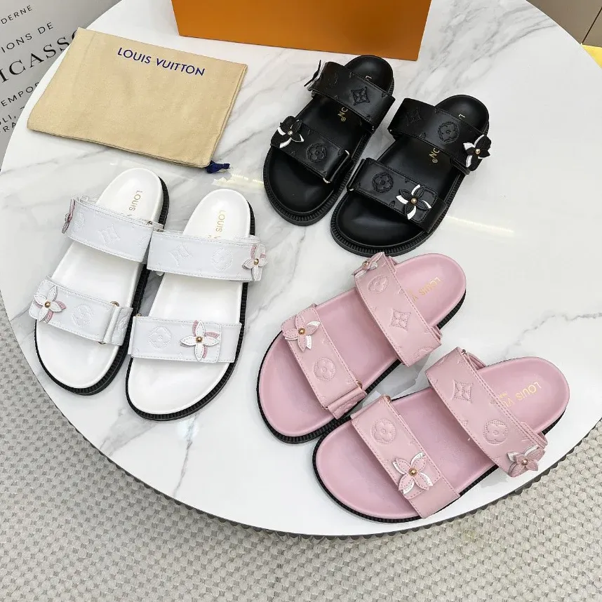 New fashion and versatile sandals