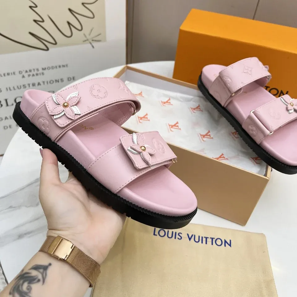 New fashion and versatile sandals