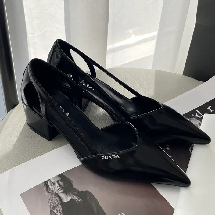 Early spring new pointed toe thick heeled single shoes