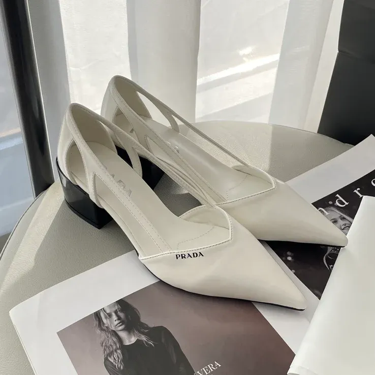 Early spring new pointed toe thick heeled single shoes