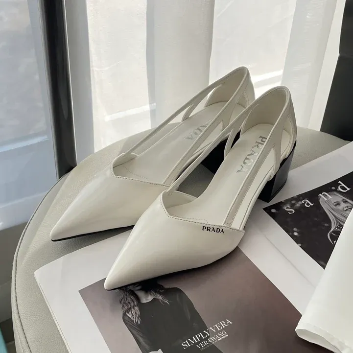 Early spring new pointed toe thick heeled single shoes