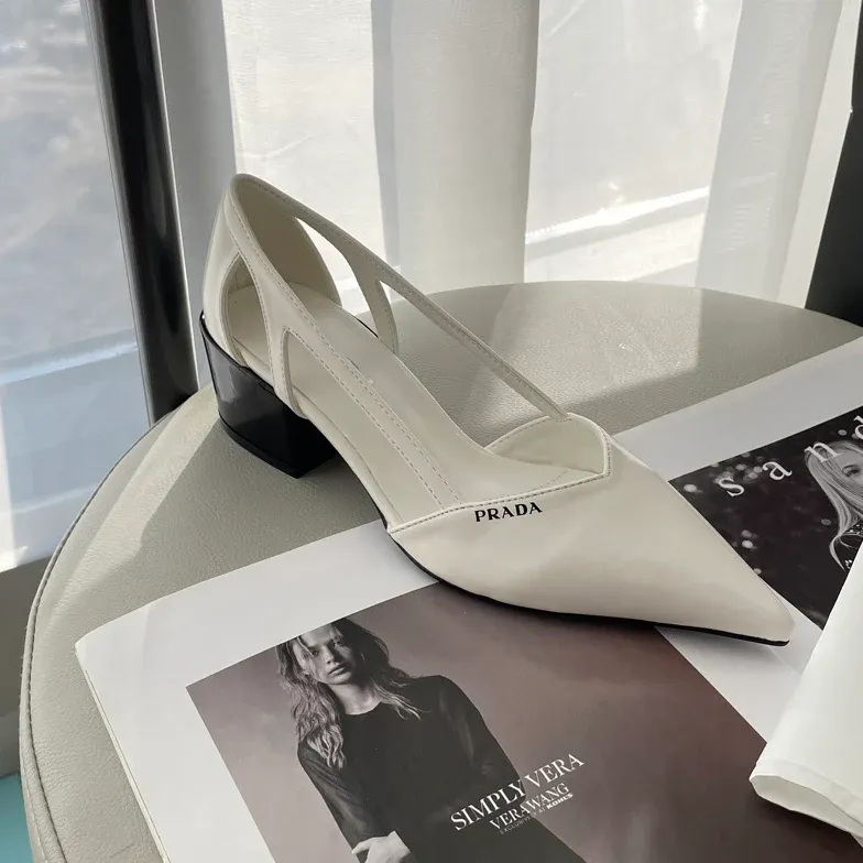 Early spring new pointed toe thick heeled single shoes