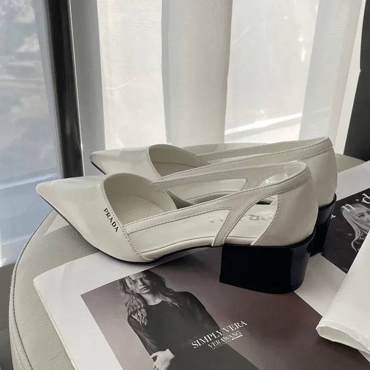 Early spring new pointed toe thick heeled single shoes