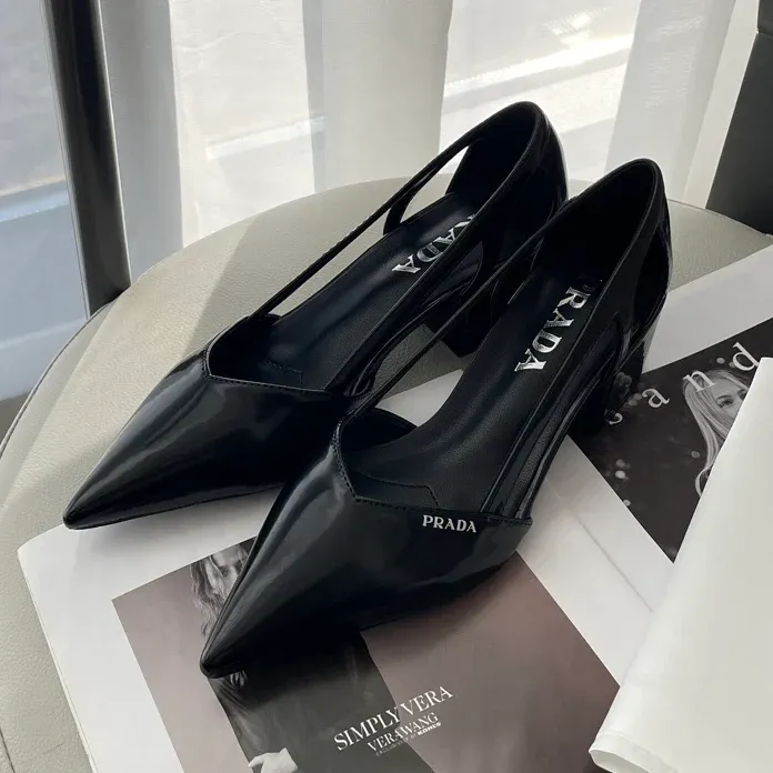 Early spring new pointed toe thick heeled single shoes