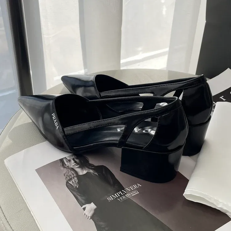 Early spring new pointed toe thick heeled single shoes