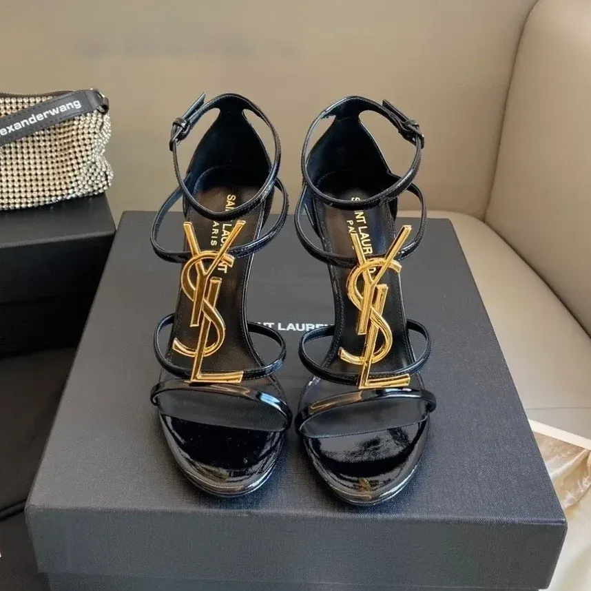 New one-piece sandals with sexy slim high heels