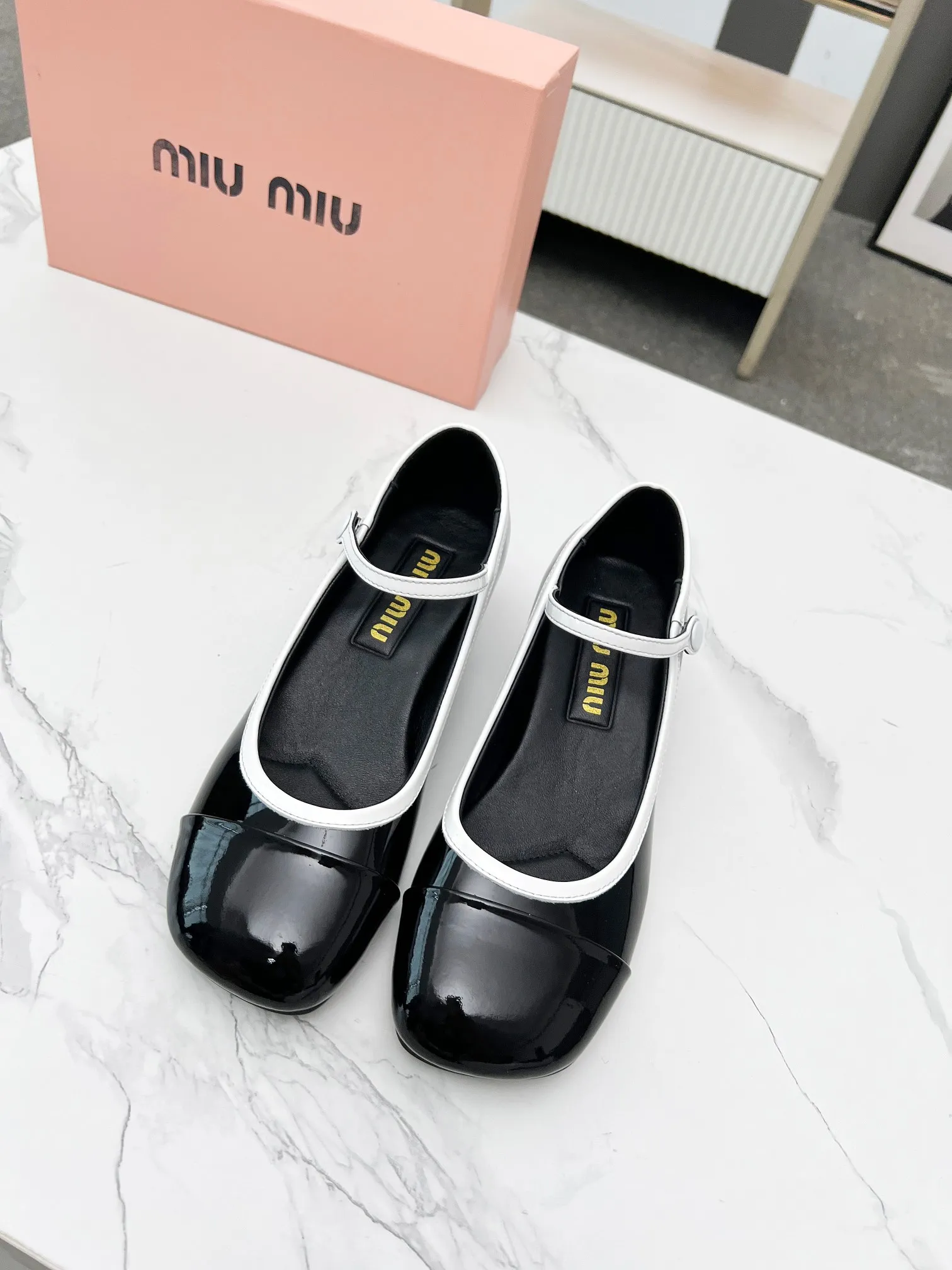 Early Spring Catwalk New Style Slip-on High Heels